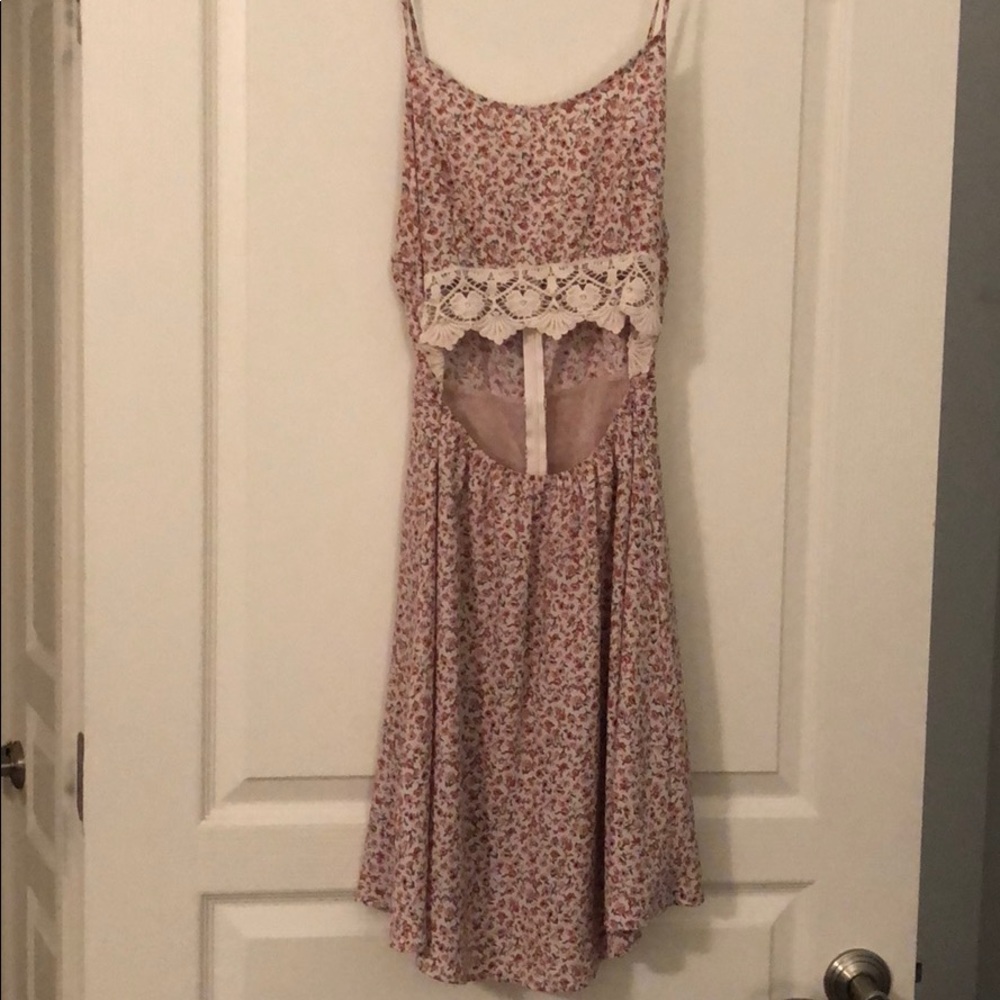 Tobi Floral Exposed Mid-Drift Short Dress